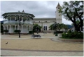 Im Stadtzentrum liegt der Parque Central mit der Kirche